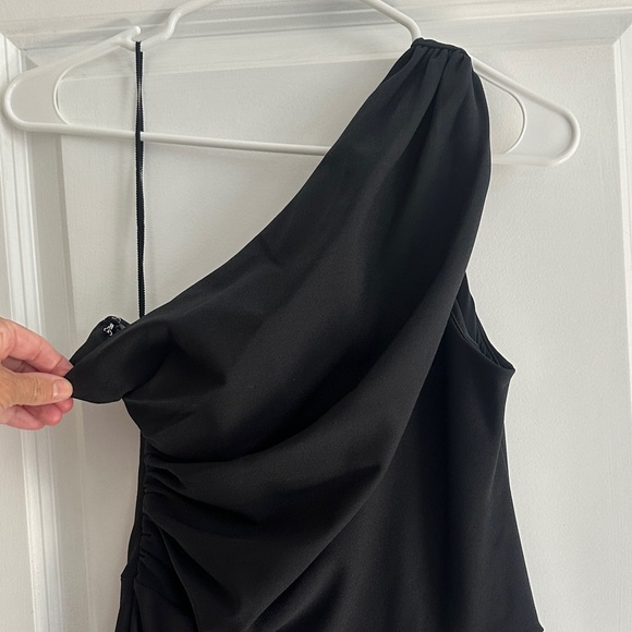 NWT Abercrombie Black One-Shoulder jumpsuit, sz Medium Tall - Picture 2 of 5